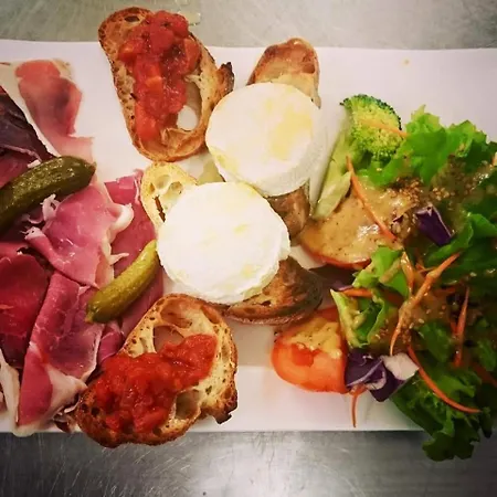 招待所 哈勒旅馆 3*